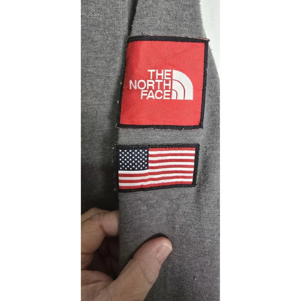 The North Face Sweater  SMALL PETITE Gray Pullover‎ Hoodie Sweatshirt Pocket - Picture 3 of 7